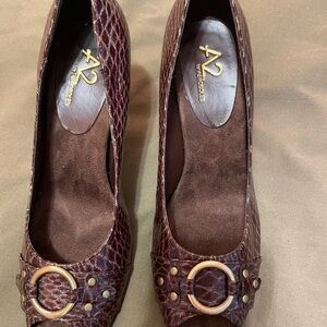 AEROSOLES Textured Dark Brown Heels